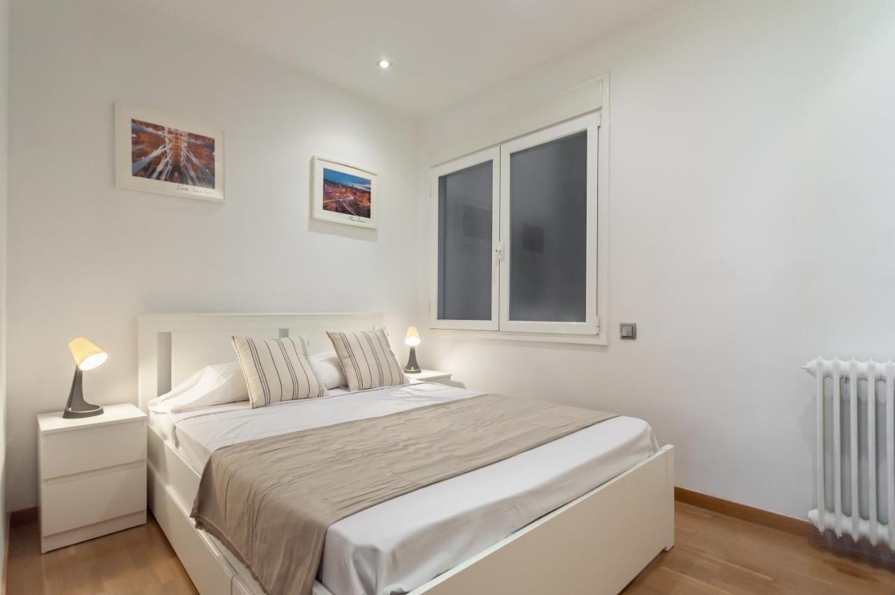 Apartament Flateli Paris Barcelona Zewnętrze zdjęcie